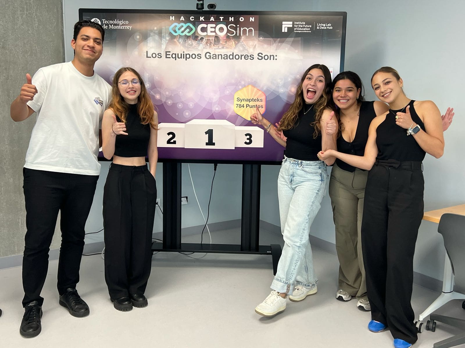 Equipos ganadores del Hackathon CEOSim en el Tec de Monterrey